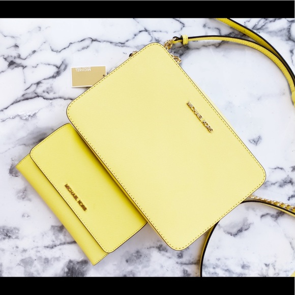 SALE‼️‼️ Michael kors crossbody Wallet BUNDLE - Picture 4 of 7